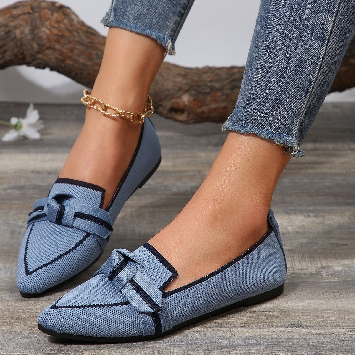 Pointed-Toe Bowknot Flats