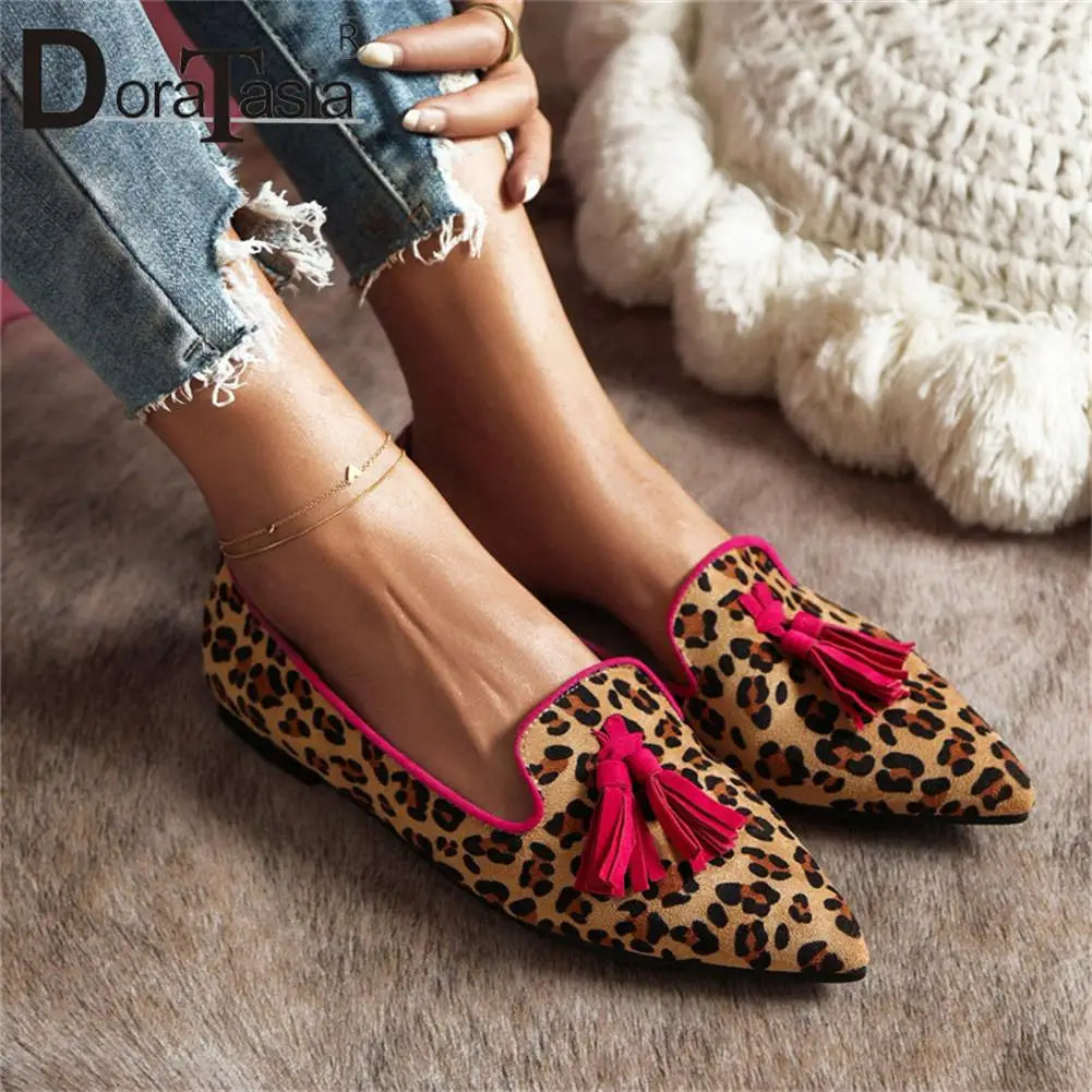 Bold Print Pointed Toe Tassel Loafers