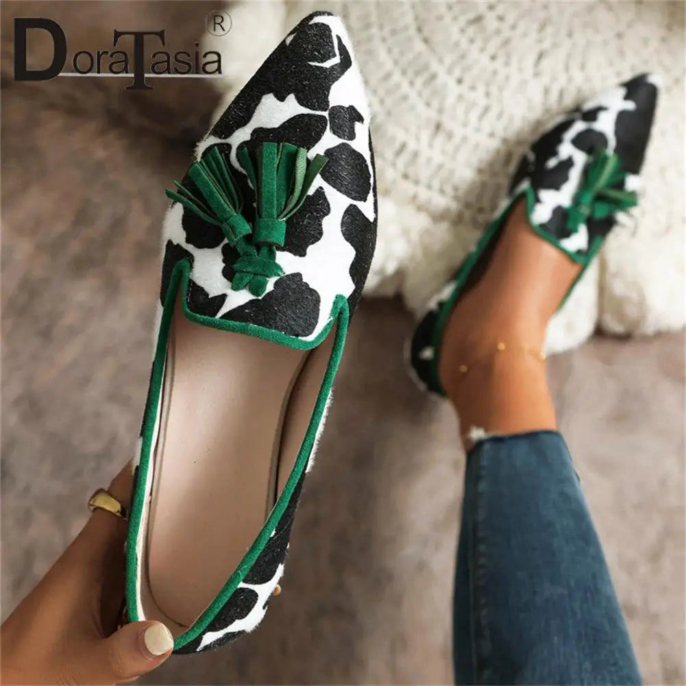 Bold Print Pointed Toe Tassel Loafers