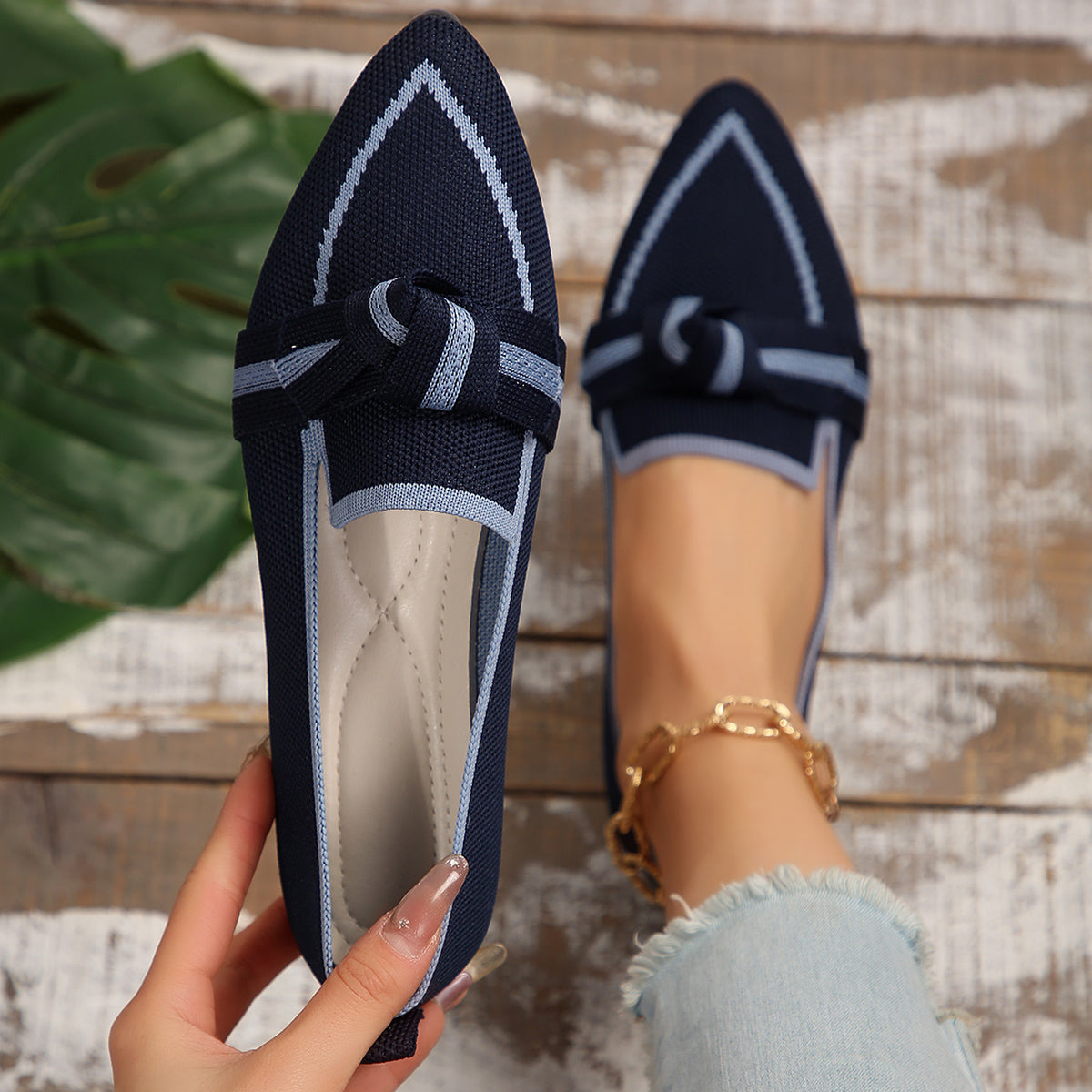 Pointed-Toe Bowknot Flats