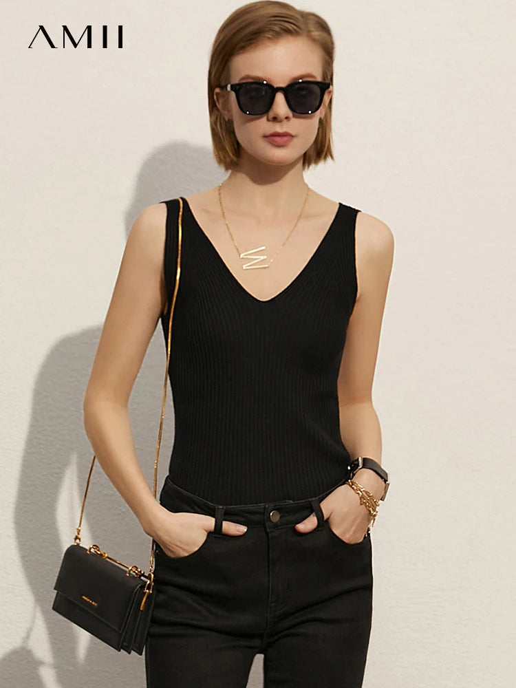 Amii Ribbed V-Neck Sleeveless Blouse